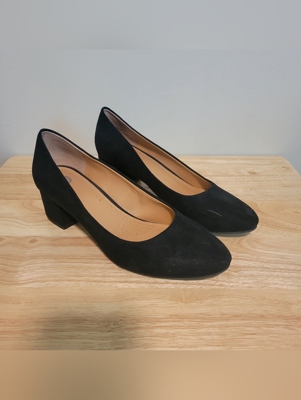 Dressbarn Classic Black Suede Mid-Block Heel Pumps Size 7